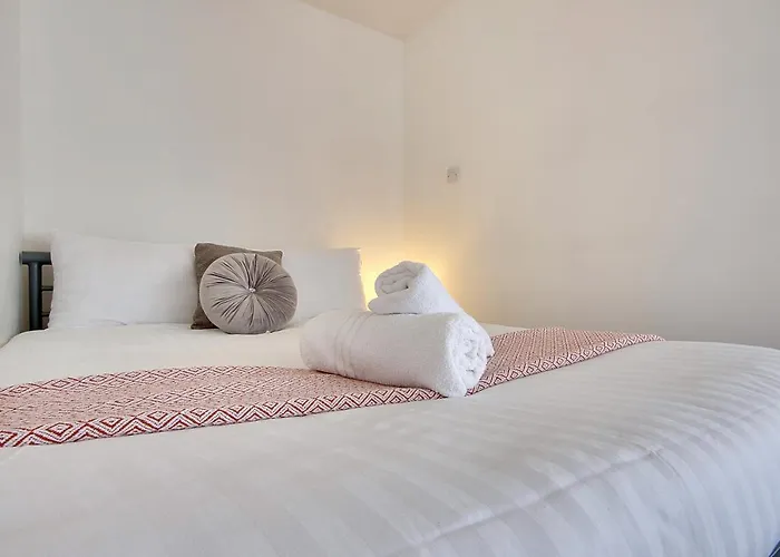 Hill House Holiday Apartments